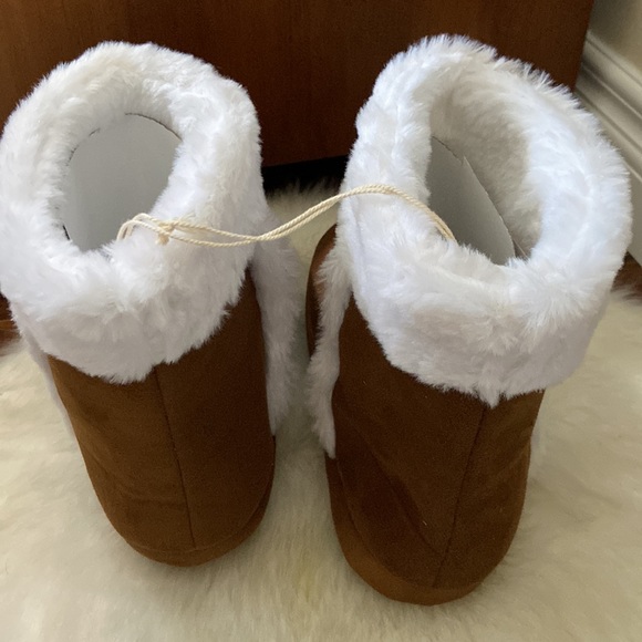 🆕 Faux Fur Trim Bootie Slippers in size 7-8 - Picture 6 of 8